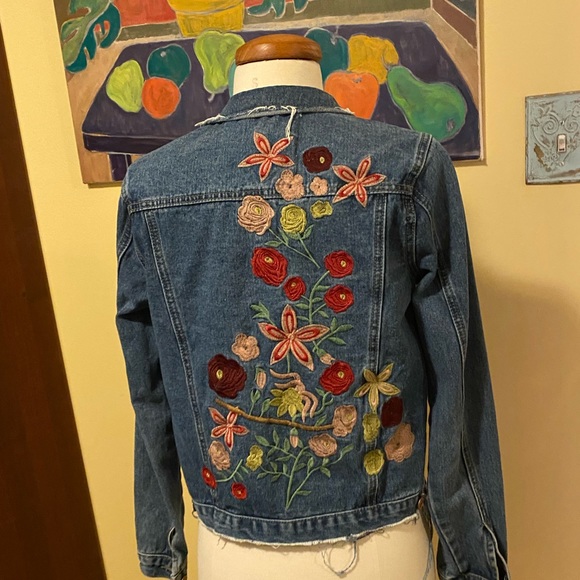 🌴Boho Vintage Floral Embroidered Denim Jacket, size xs - Picture 6 of 8